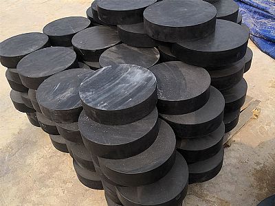 泰来县板式橡胶支座由若干层橡胶片与薄钢板经加压硫化